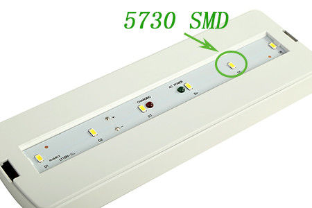 Oświetlenie awaryjne SMD LED o zasilaniu ściennym z akumulatorem, odporność na ogień ABS L116M-C