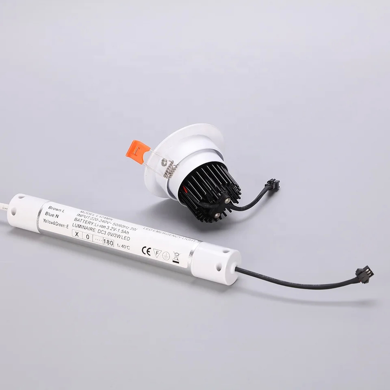 Światło awaryjne na suficie o temperaturze od 10 do 55 stopni Celsjusza z wskaźnikiem Zielony zasilacz AC i akumulator Ni-CD 3.6V/0.6Ah