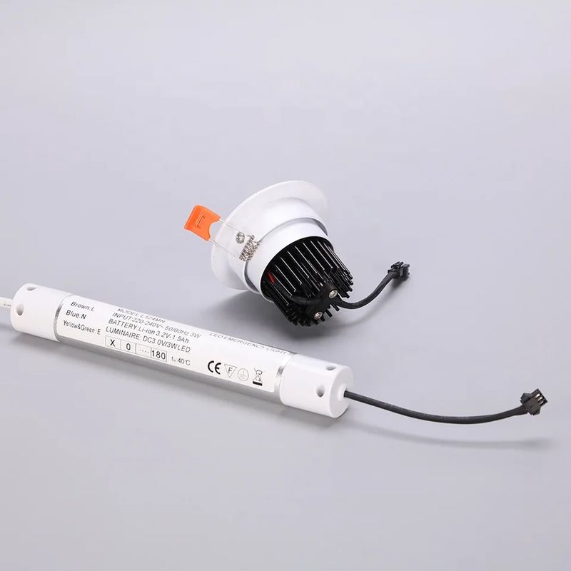 Oświetlenie awaryjne komercyjne z szerokim zakresem temperatury z akumulatorem COB LED 3W Ni-Cd Bateria L128N