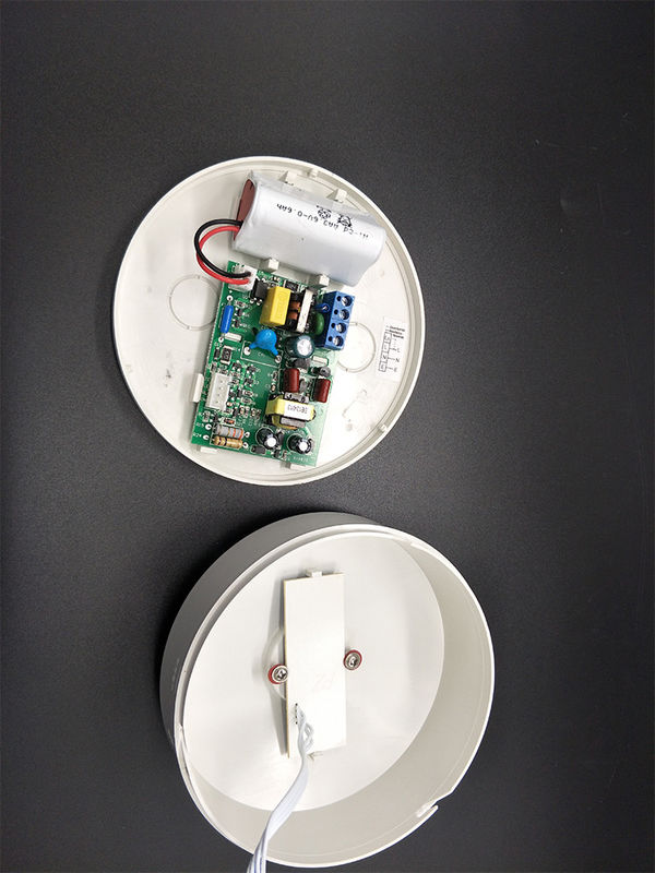 Oświetlenie awaryjne LED 220V 240V zasilane akumulatorowo z 5 sztukami baterii SMD Ni-Cd 3,6 V 0,6 Ah L114N
