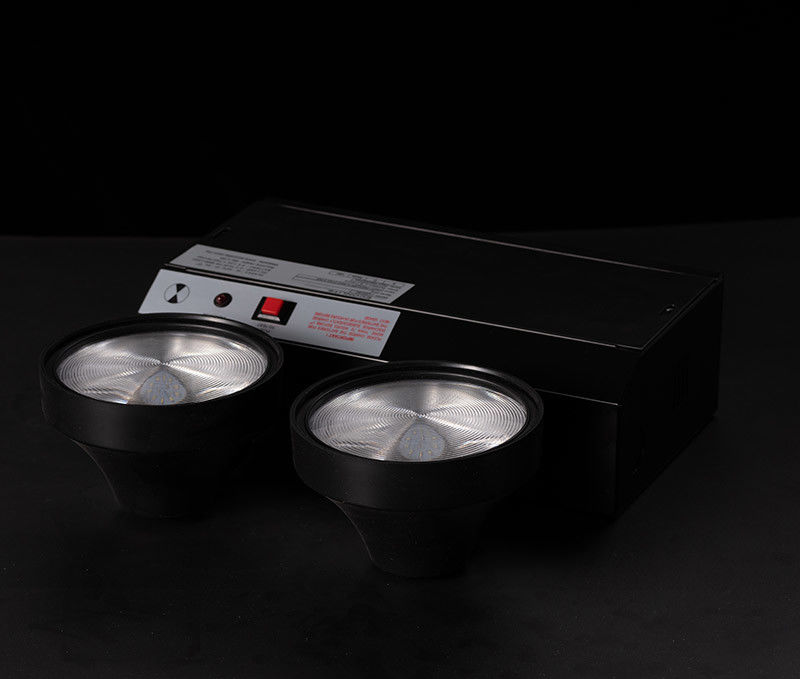 Awaryjne oświetlenie LED typu Twin Spot w czarnej obudowie, z 3-letnią gwarancją, baterią 3,6V/1,6Ah i czasem pracy 3 godziny